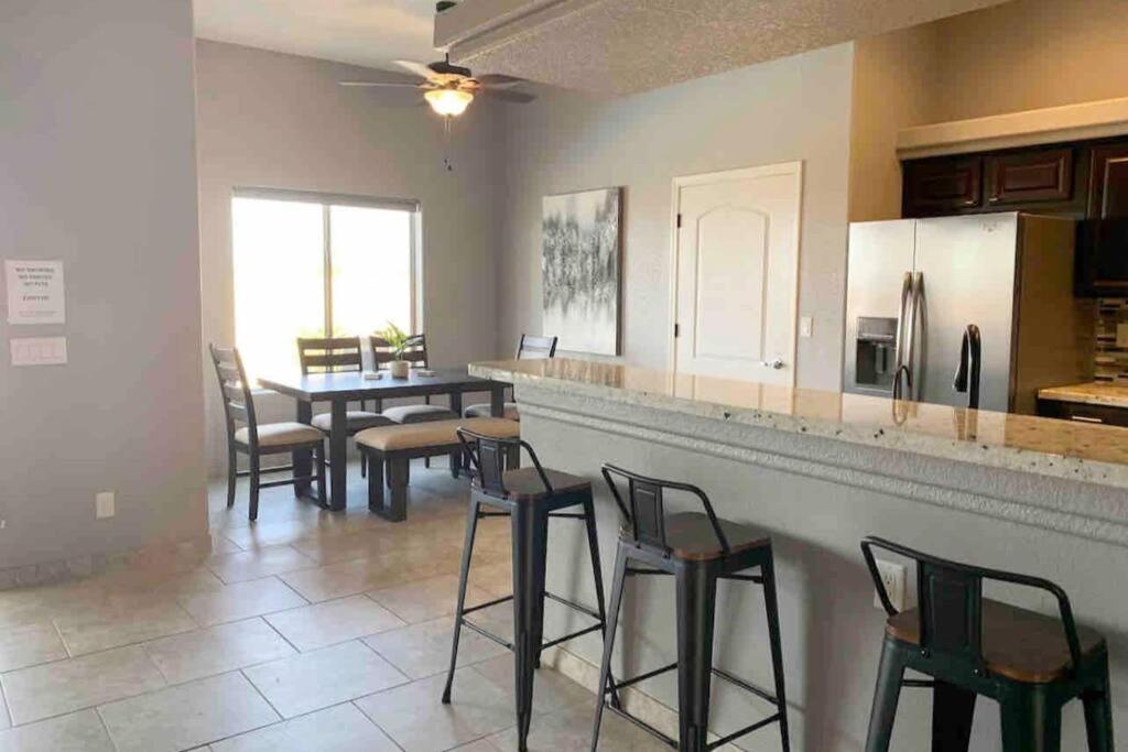 Havasu Retreat! Pool, Spa, Gym & View Lake Havasu City Buitenkant foto