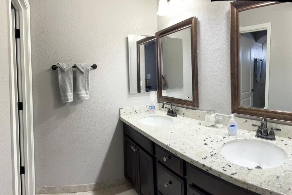 Havasu Retreat! Pool, Spa, Gym & View Lake Havasu City Buitenkant foto